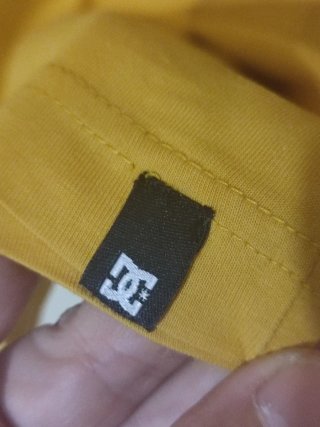 Camiseta DC Shoes Skateboarding Amarilla