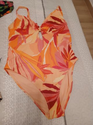 Lote 2 bikinis y 1 bañador mujer