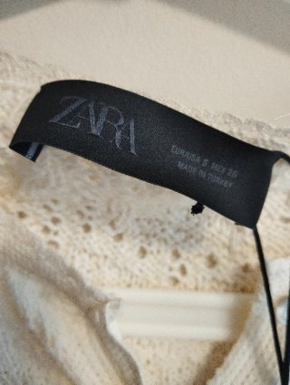Jersey Zara punto manga abullonada bordada.