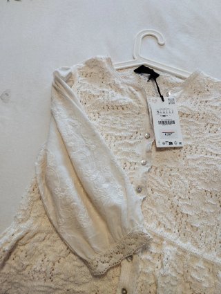 Jersey Zara punto manga abullonada bordada.