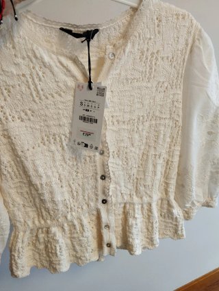 Jersey Zara punto manga abullonada bordada.