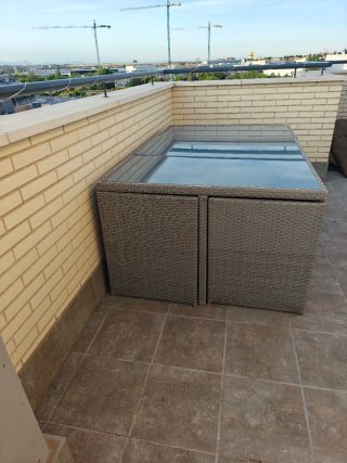 Mesa y 6 Sillas jardín mimbre/cristal