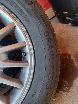 Neumáticos 215/65 R16 V XL