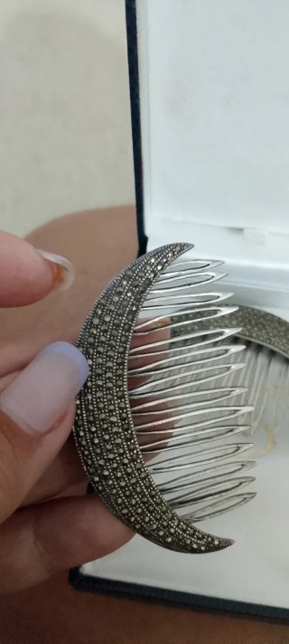 Peinecillos de plata con pedrería