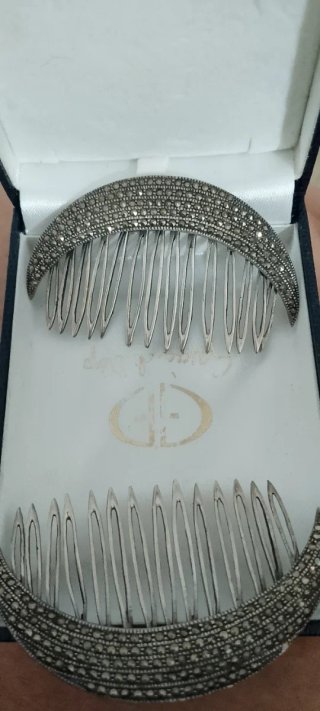Peinecillos de plata con pedrería
