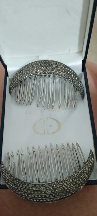 Peinecillos de plata con pedrería