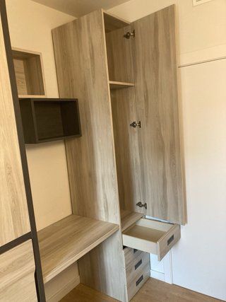 Armario, Cama, Columna, Escritorio y Estantería
