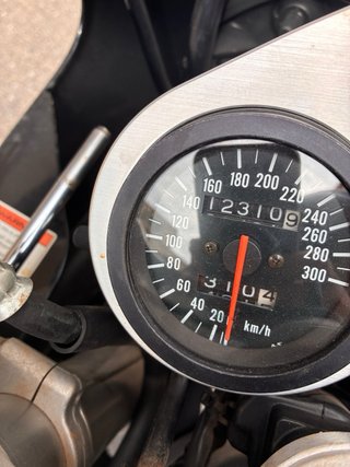 Suzuki GSXR1100 Moto Deportiva Negra y Plateada