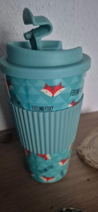 Vaso reutilizable antifugas con diseño de zorros