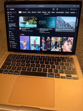 MacBook Air 2020 Oro Rosa en Perfectas condiciones
