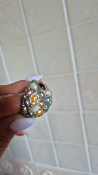 Anello con pietre multicolor