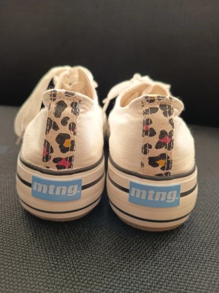 Zapatillas blancas plataforma. Talla 40.