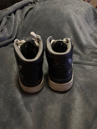 Zapatillas Adidas Altas Negras y Plateadas