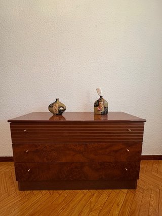 Cómoda de madera con 3 cajones