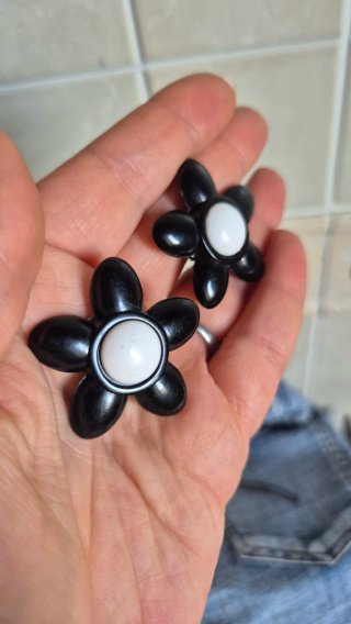 Orecchini fiore nero e bianco