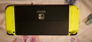 Nintendo Switch OLED Negra y Amarilla