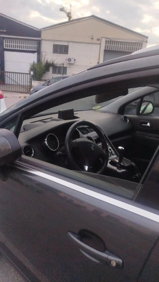 Peugeot 5008 2011 URGE VENDER!