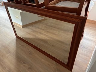 Specchio con cornice in legno