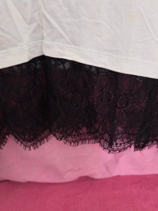 Blusa branca com renda preta