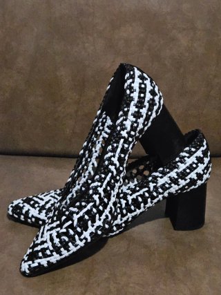 Zapatos Uterqüe Negros y Blancos