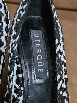 Zapatos Uterqüe Negros y Blancos