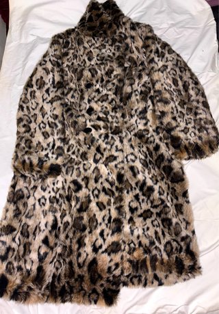 Abrigo estampado animal print Zara