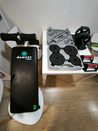 Banco de pesas y accesorios gimnasio