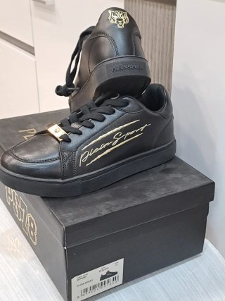 Scarpe Plein Sport nere con dettagli oro