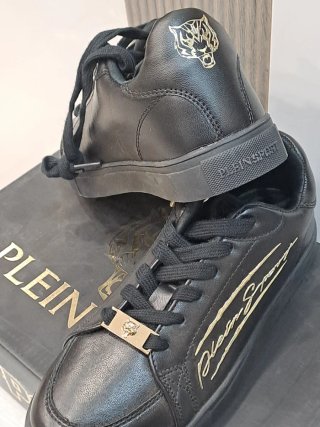 Scarpe Plein Sport nere con dettagli oro
