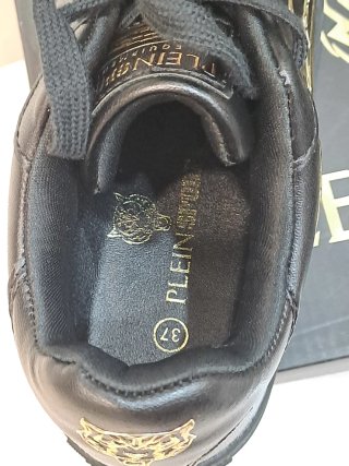 Scarpe Plein Sport nere con dettagli oro