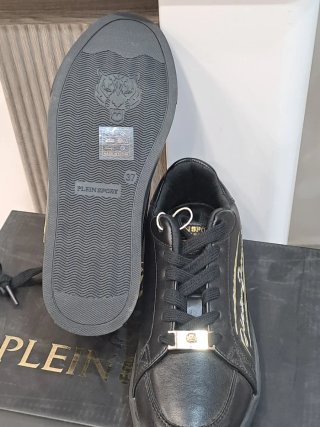 Scarpe Plein Sport nere con dettagli oro