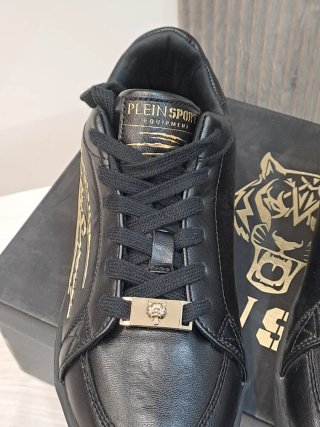Scarpe Plein Sport nere con dettagli oro