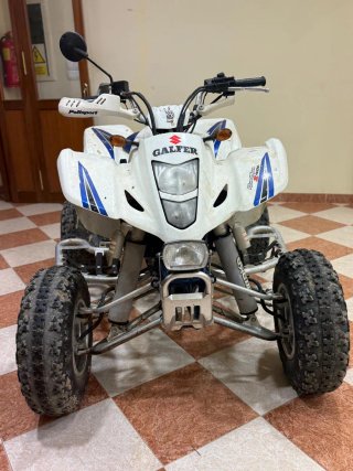 Vendo o cambio por coche  furgoneta Suzuki LTZ-400