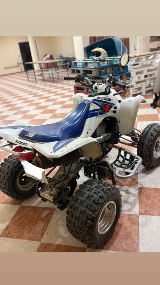 Vendo o cambio por coche  furgoneta Suzuki LTZ-400