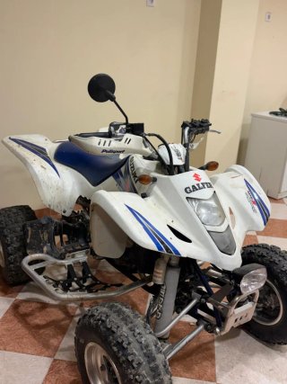 Vendo o cambio por coche  furgoneta Suzuki LTZ-400
