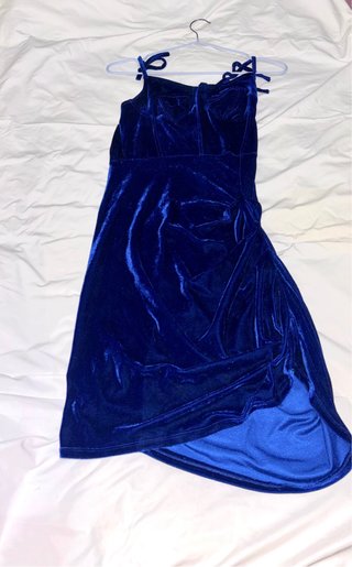 Vestido azul brillante de terciopelo