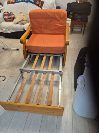 Sofá cama madera y tela naranja