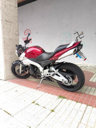 Suzuki GSR 600