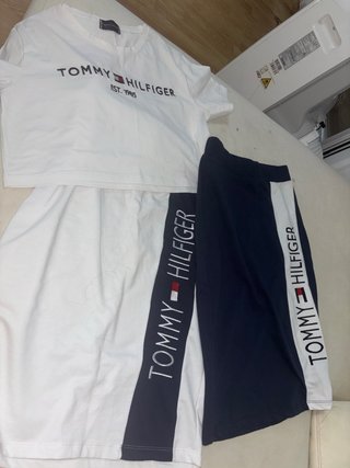 Conjunto Tommy Hilfiger Top y Falda