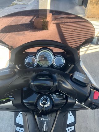 Yamaha T-Max White Edition