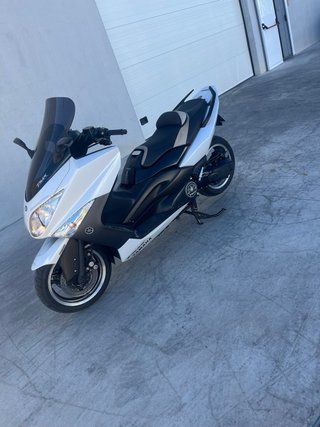 Yamaha T-Max White Edition