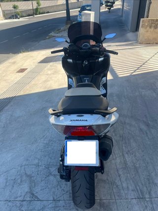 Yamaha T-Max White Edition