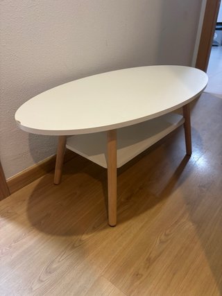 Mesa auxiliar ovalada blanca y madera