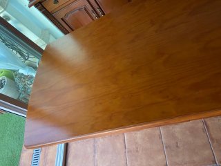 Mesa de comedor de madera