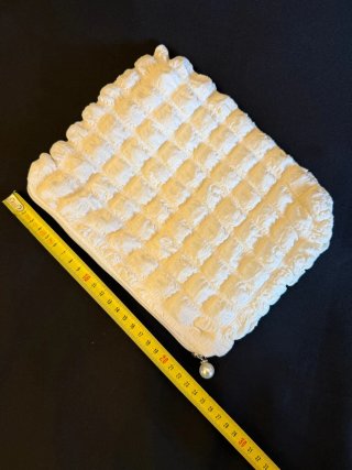 Pochette panna con zip e perla