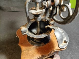 Molinillo de café antiguo volante