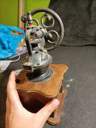 Molinillo de café antiguo volante