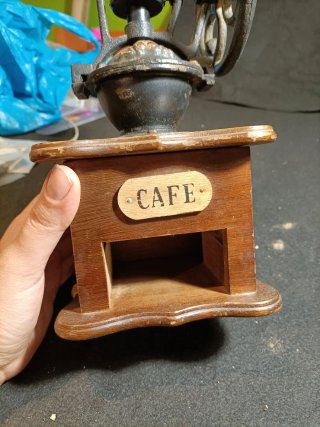Molinillo de café antiguo volante