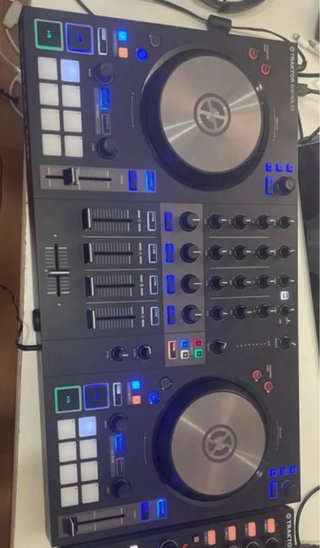 Controlador DJ Traktor Kontrol S3