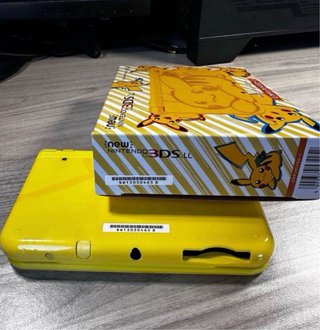 New Nintendo 3DS LL Pikachu Amarillo